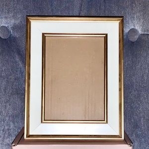 EUC 5x7 Gold Trim White Modern Picture Frame